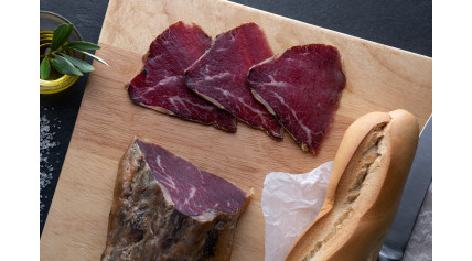 Tosta de Cecina de Vaca con Queso de Cabra y Miel